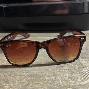 Ray-Ban Wayfarer Amber Tortoise‎ Sunglasses